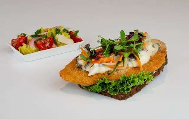Open-faced sandwich: fish fillet